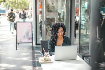 Apa Itu Freelancer? Kelebihan dan Kekurangannya
